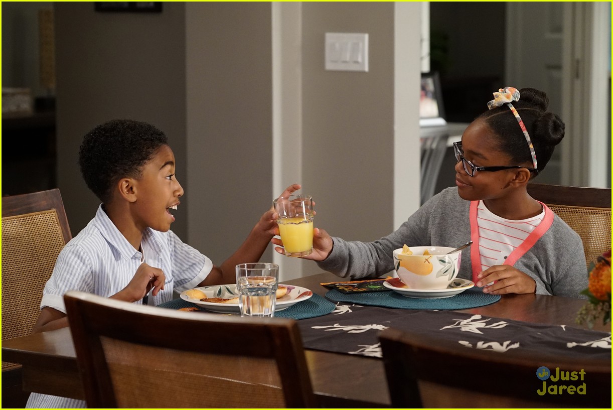 blackish family dress as incredibles for halloween 10