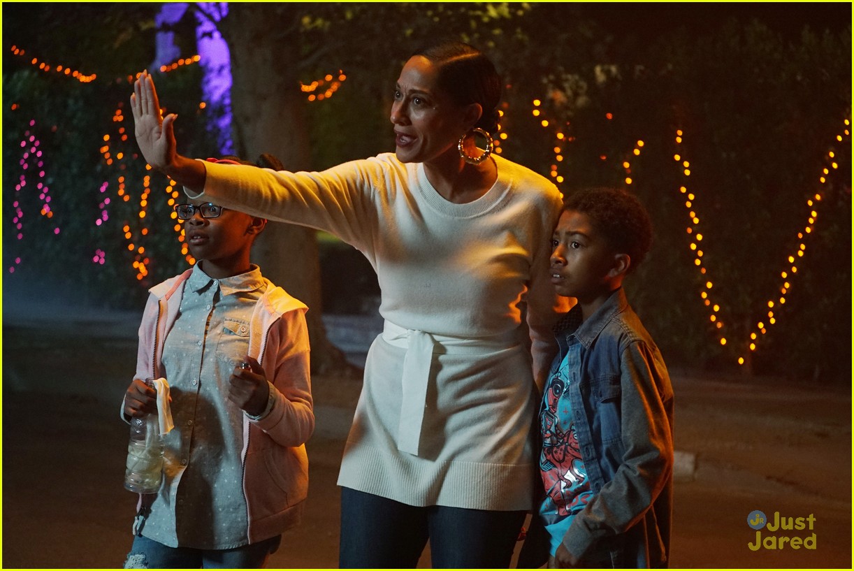 blackish family dress as incredibles for halloween 30
