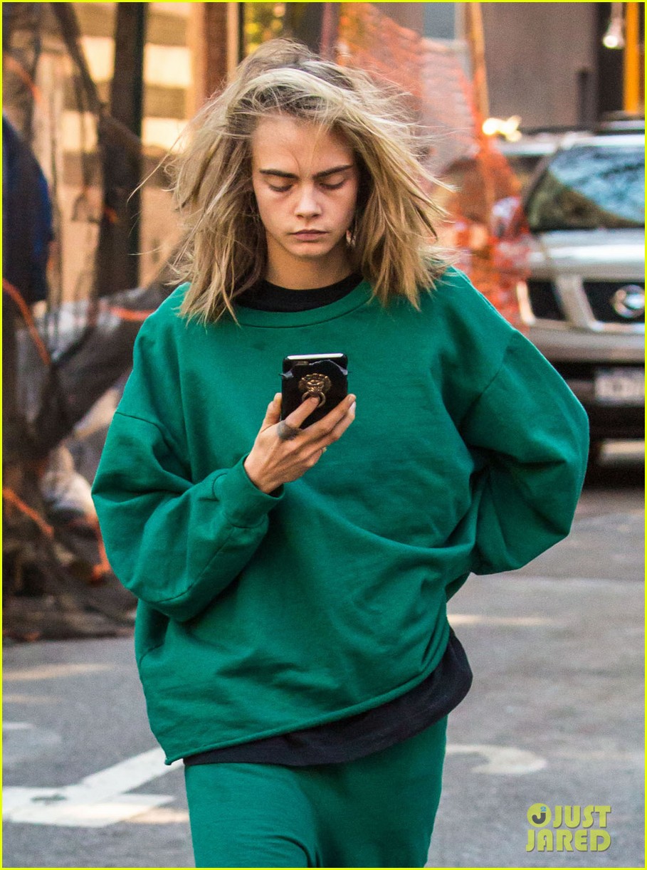 cara delevingne steps out in nyc 02