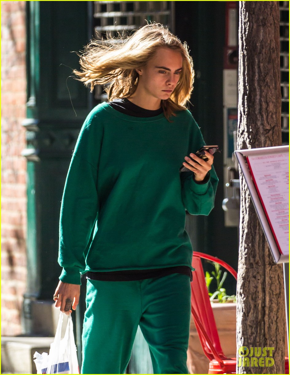 cara delevingne steps out in nyc 04