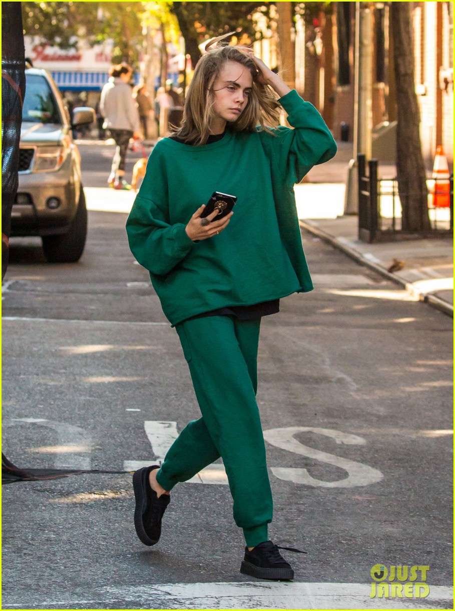 cara delevingne steps out in nyc 05