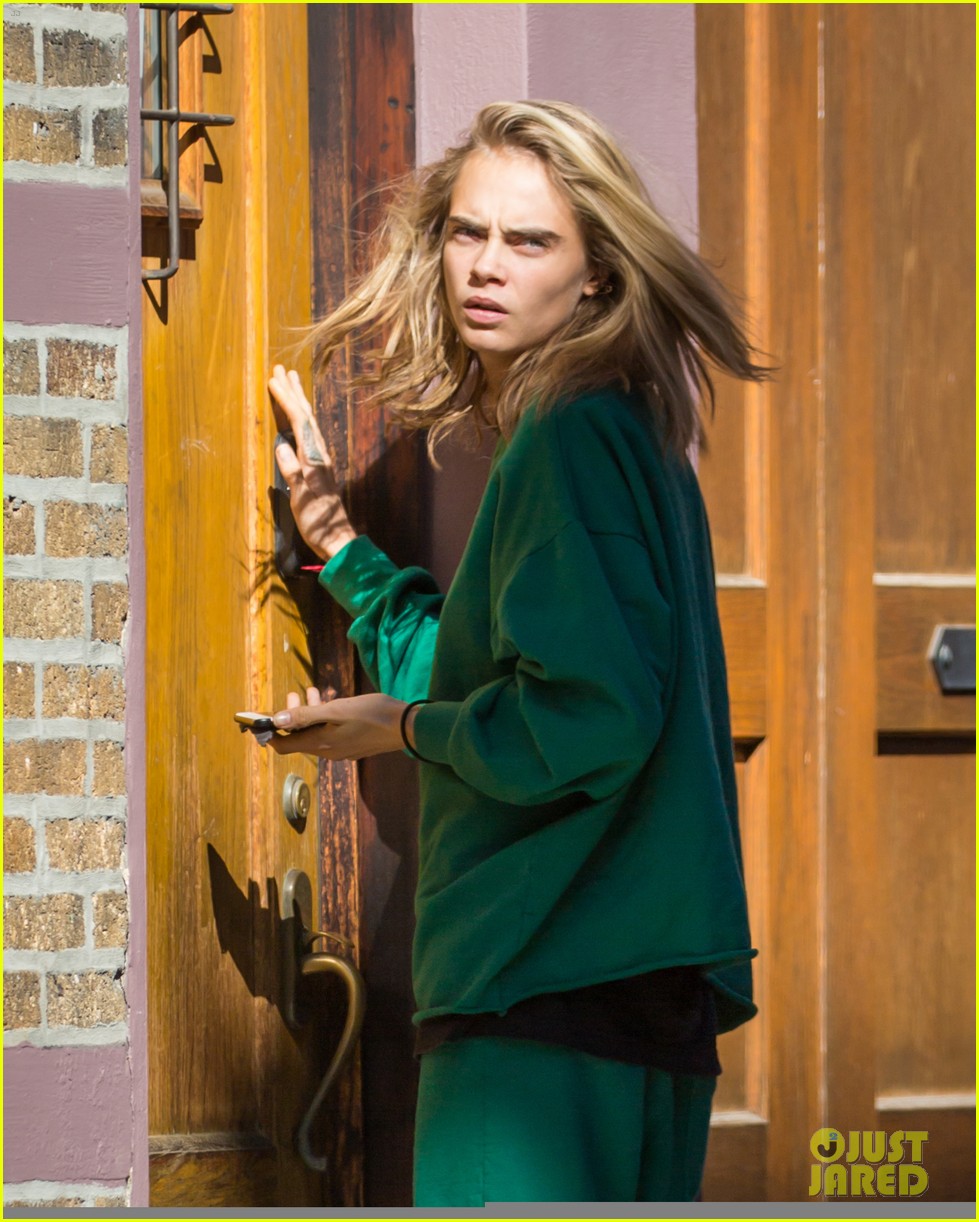 cara delevingne steps out in nyc 07