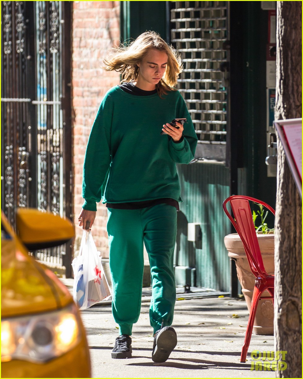 cara delevingne steps out in nyc 12