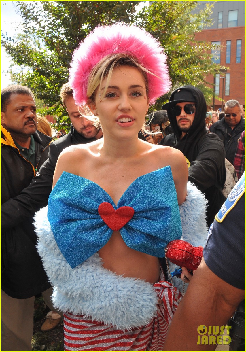 miley cyrus hits the campaign trail for hillary clintonmytext03mytext