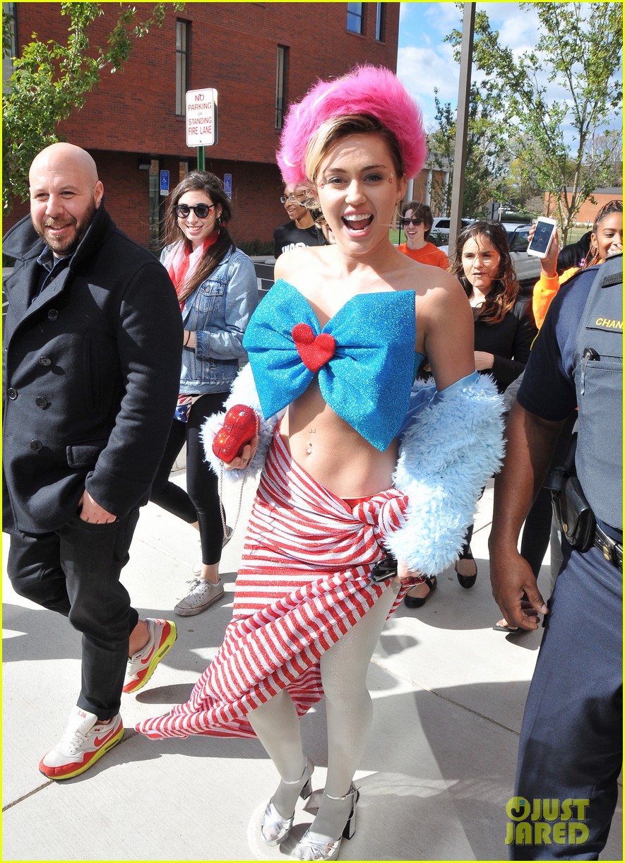 miley cyrus hits the campaign trail for hillary clintonmytext04mytext