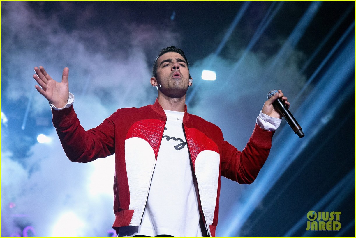 dnce brings party to bbc radio 1 teen awards 05