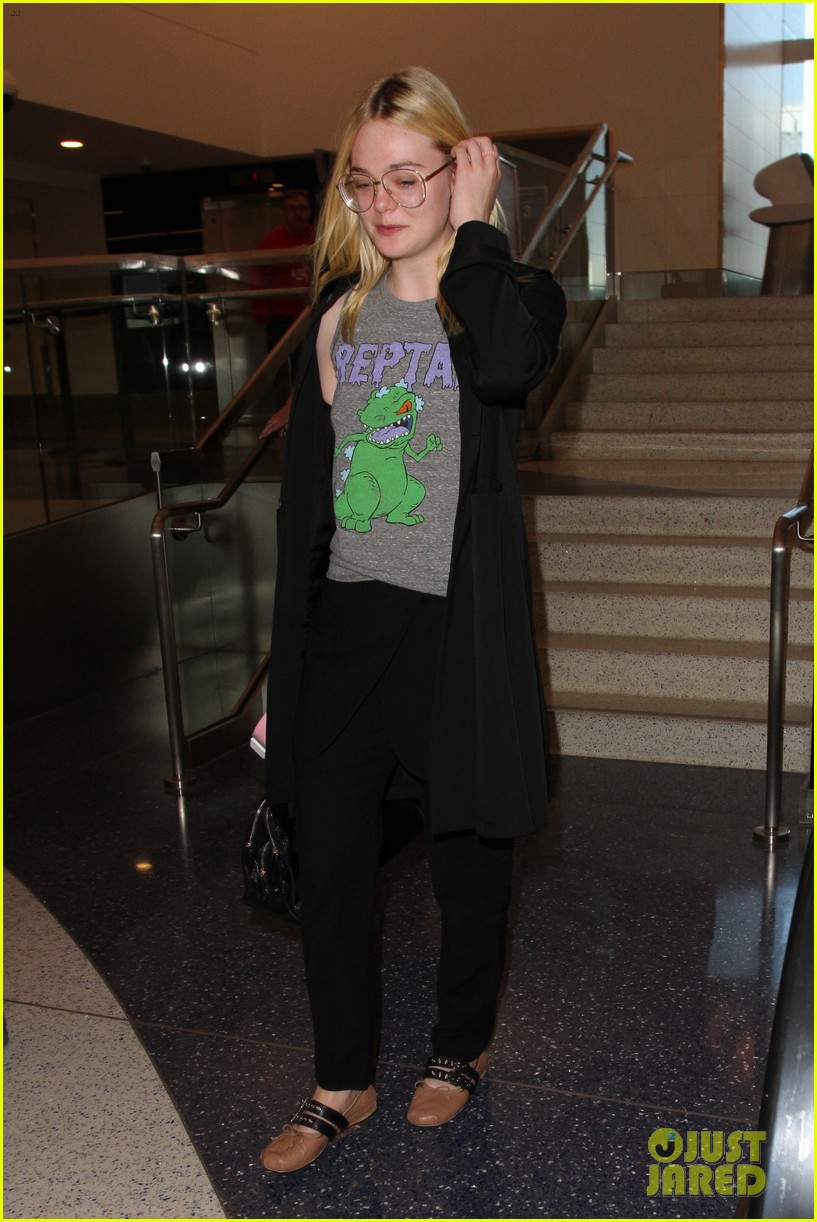 elle fanning brings back the 90s while heading to her flight 10
