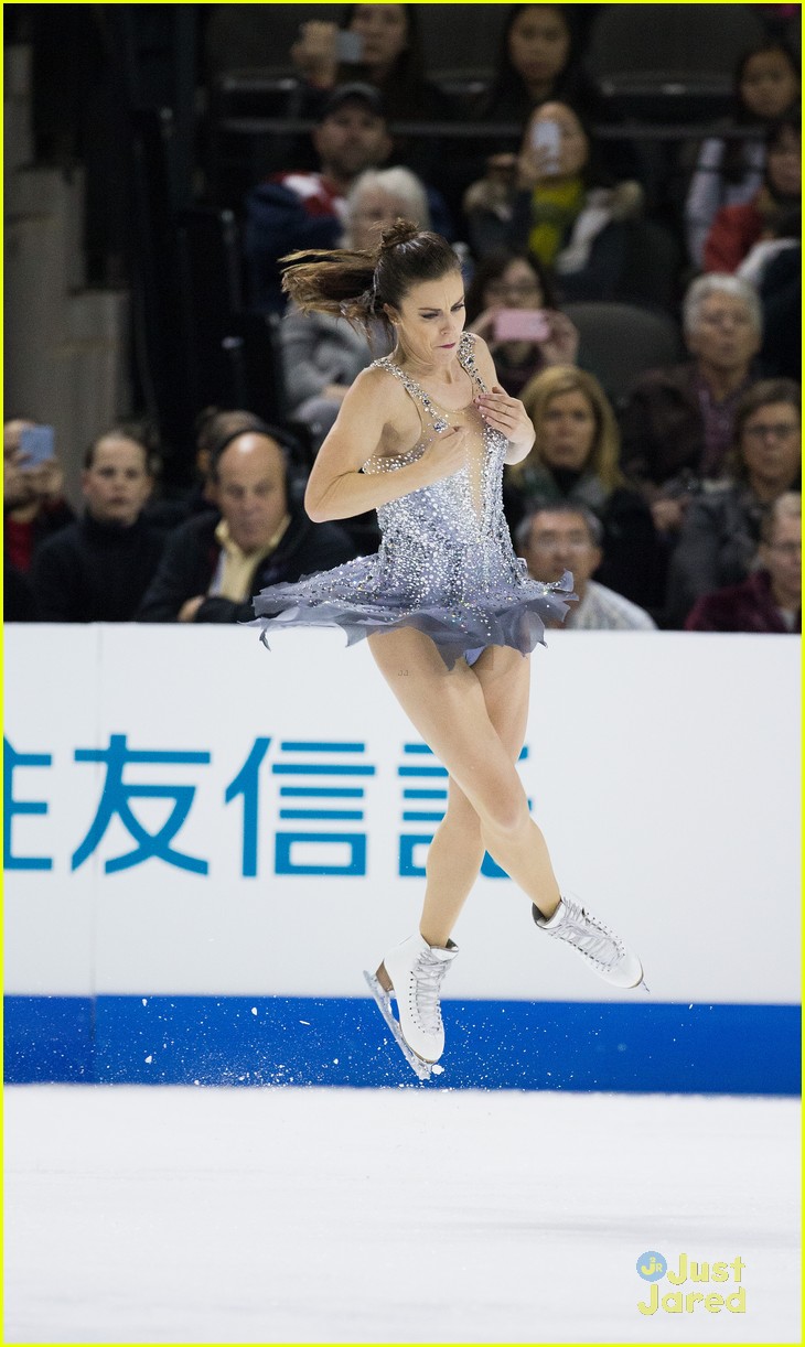 ashley wagner support behind gracie gold skate america 03
