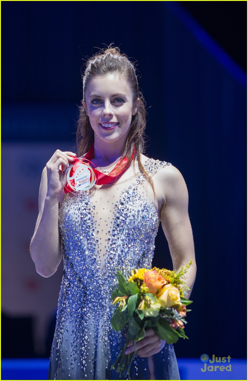 ashley wagner support behind gracie gold skate america 07