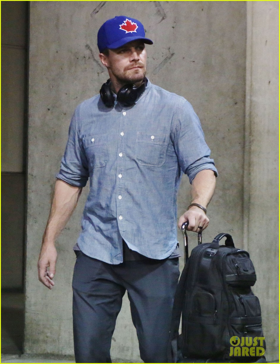 stephen amell grant gustin vancouver airport 06
