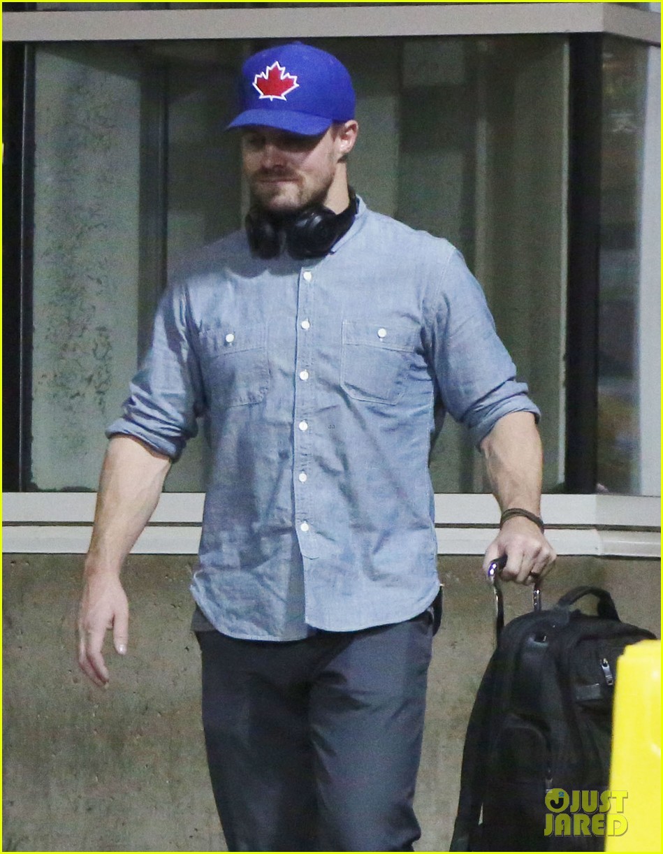 stephen amell grant gustin vancouver airport 09