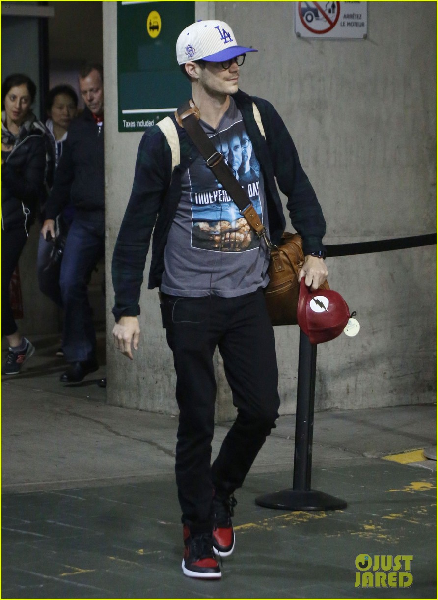 stephen amell grant gustin vancouver airport 13