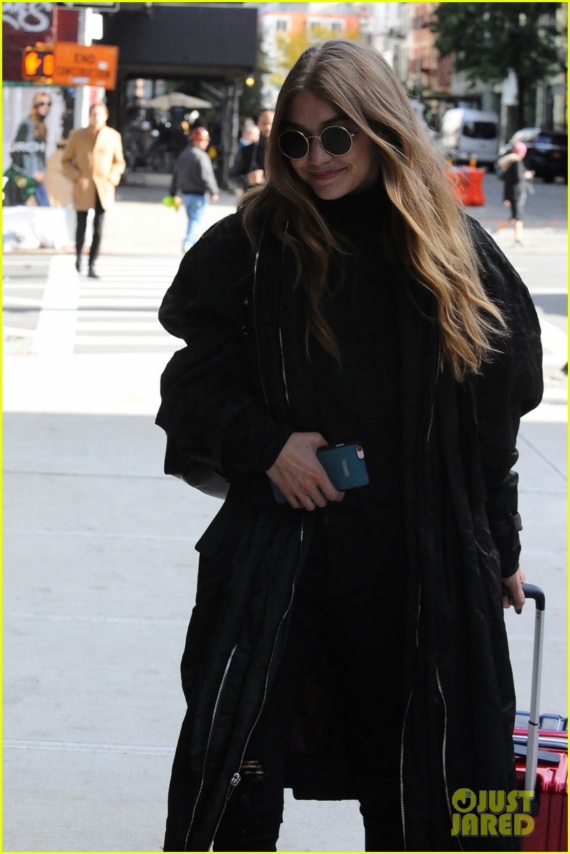 gigi hadid returns to nyc after trip to beverly hills 04