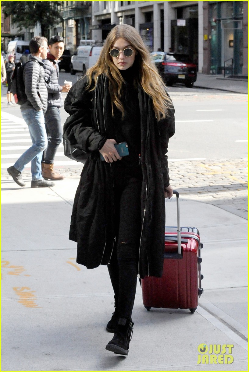 gigi hadid returns to nyc after trip to beverly hills 06