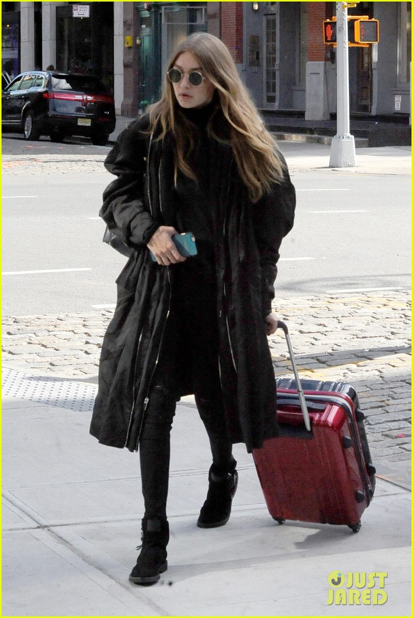 gigi hadid returns to nyc after trip to beverly hills 09