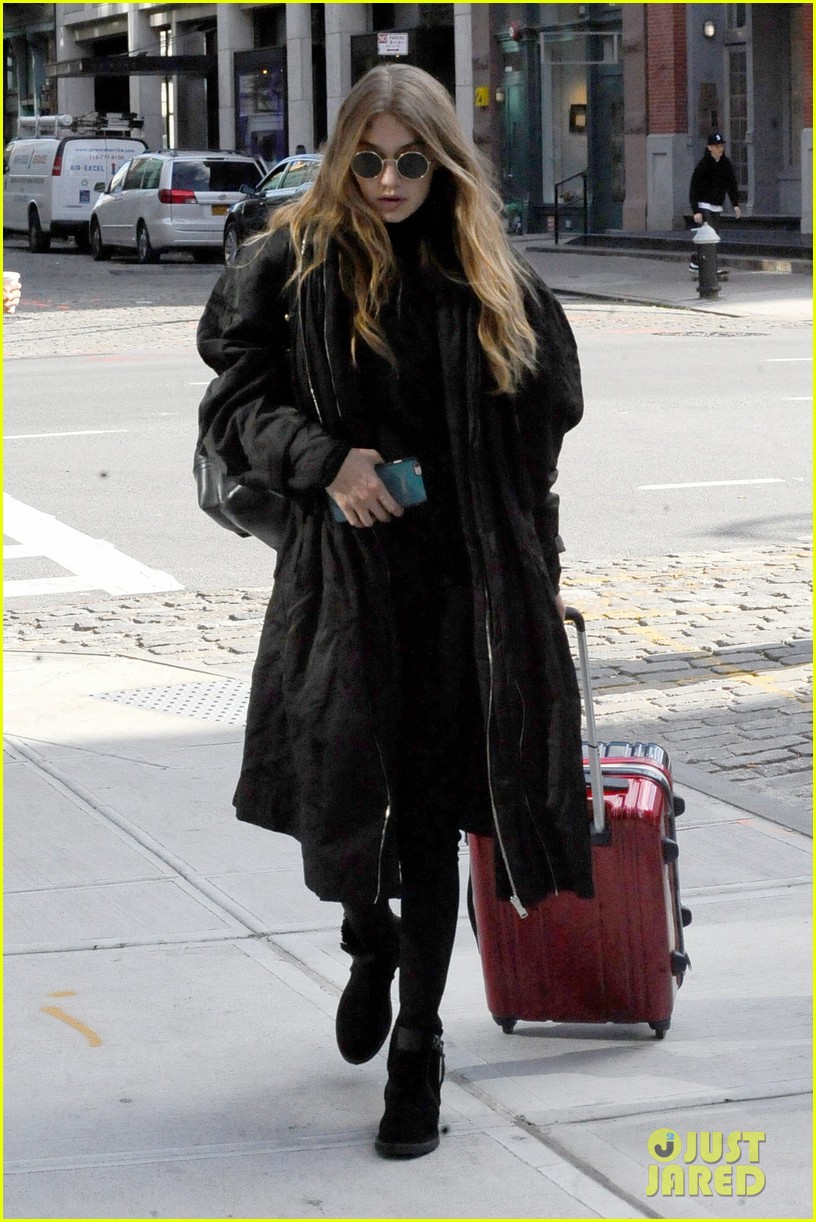 gigi hadid returns to nyc after trip to beverly hills 13