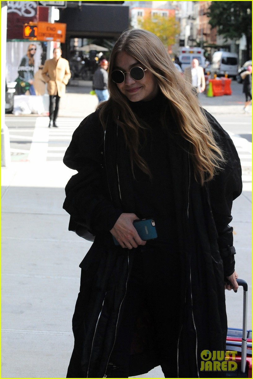 gigi hadid returns to nyc after trip to beverly hills 17