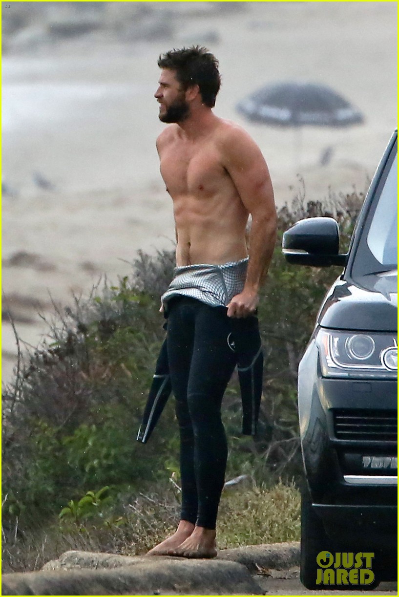 liam hemsworth bares his ripped abs while stripping out of wetsuit 11