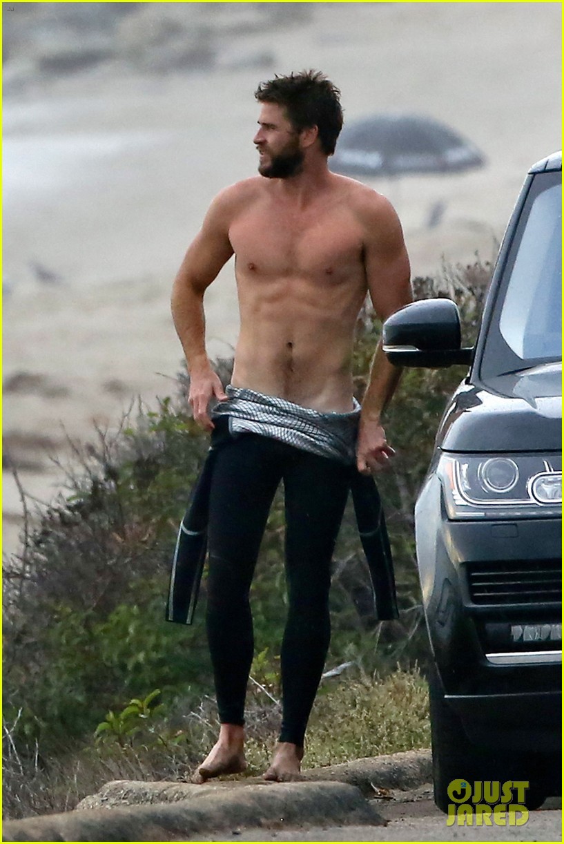 liam hemsworth bares his ripped abs while stripping out of wetsuit 17