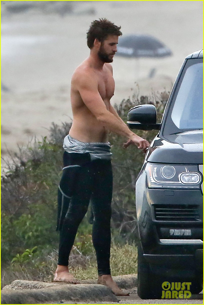 liam hemsworth bares his ripped abs while stripping out of wetsuit 38