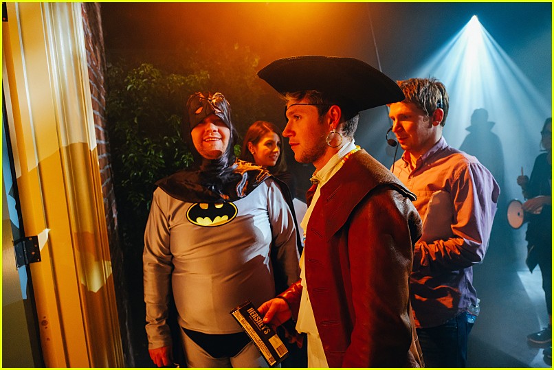 niall horan makes a halloween music video with james corden 02