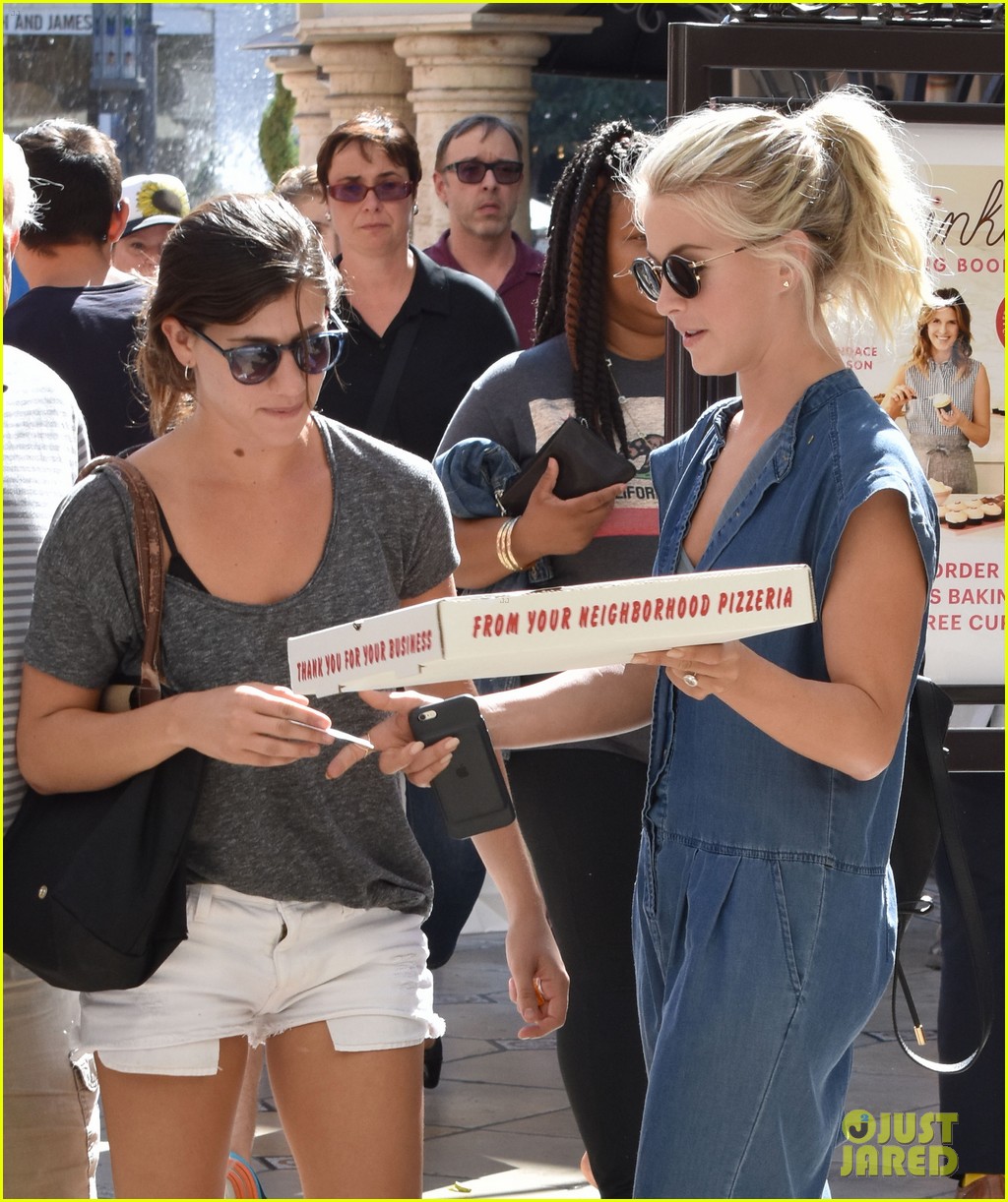 julianne hough picks up pizza at the grove 02