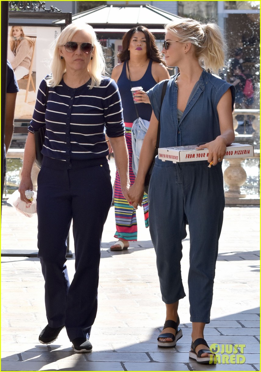 julianne hough picks up pizza at the grove 06