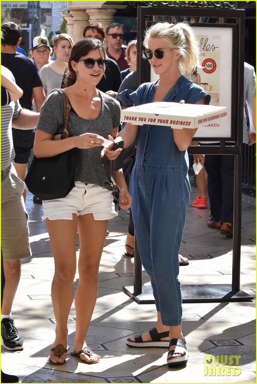 julianne hough picks up pizza at the grove 13