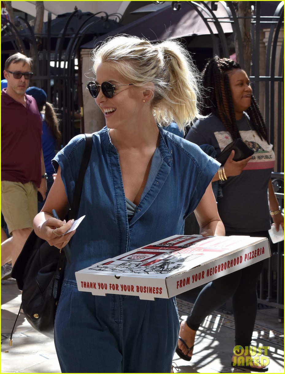 julianne hough picks up pizza at the grove 20