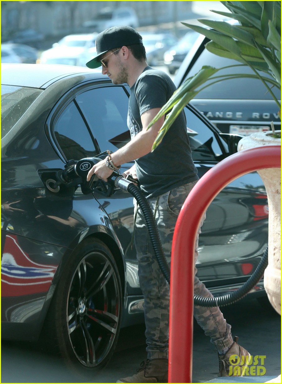 josh hutcherson fills up his car at a gas station in beverly hills 09