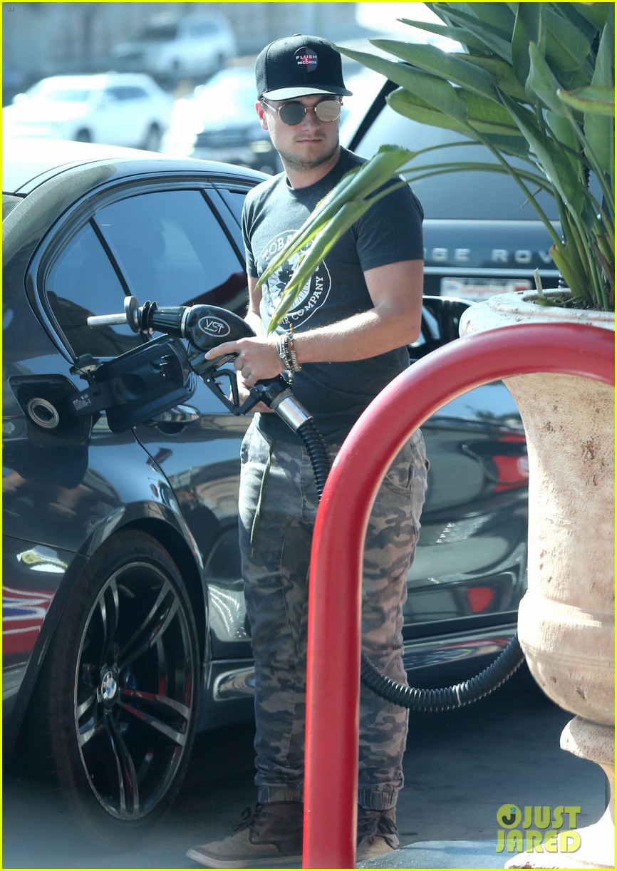 josh hutcherson fills up his car at a gas station in beverly hills 11