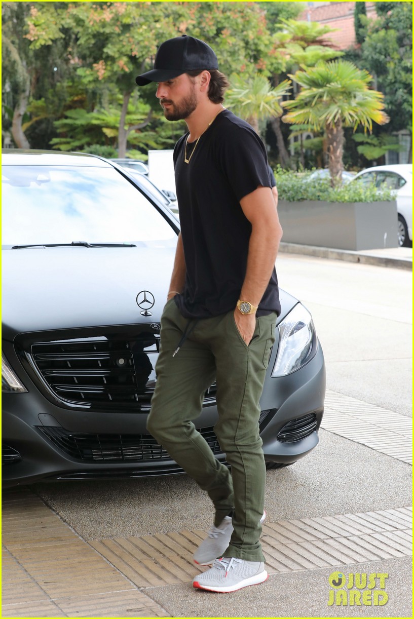 kendall jenner scott disick go shopping with extra security00303mytext