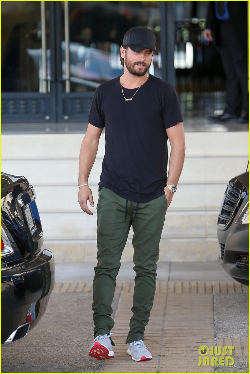 kendall jenner scott disick go shopping with extra security00619mytext