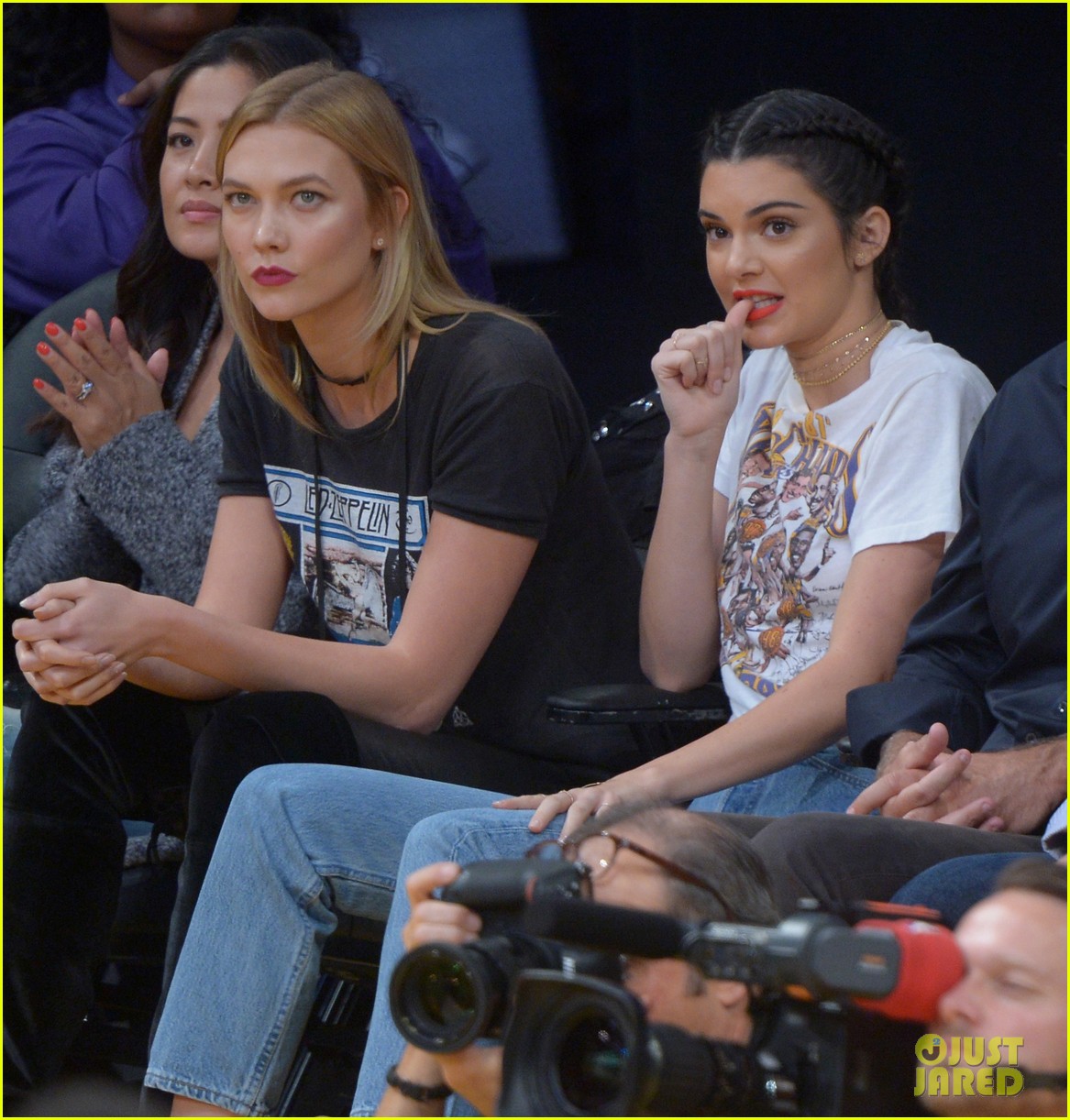 kendall jenner and karlie kloss sit courtside while cheering on lakers jordan clarkson 02