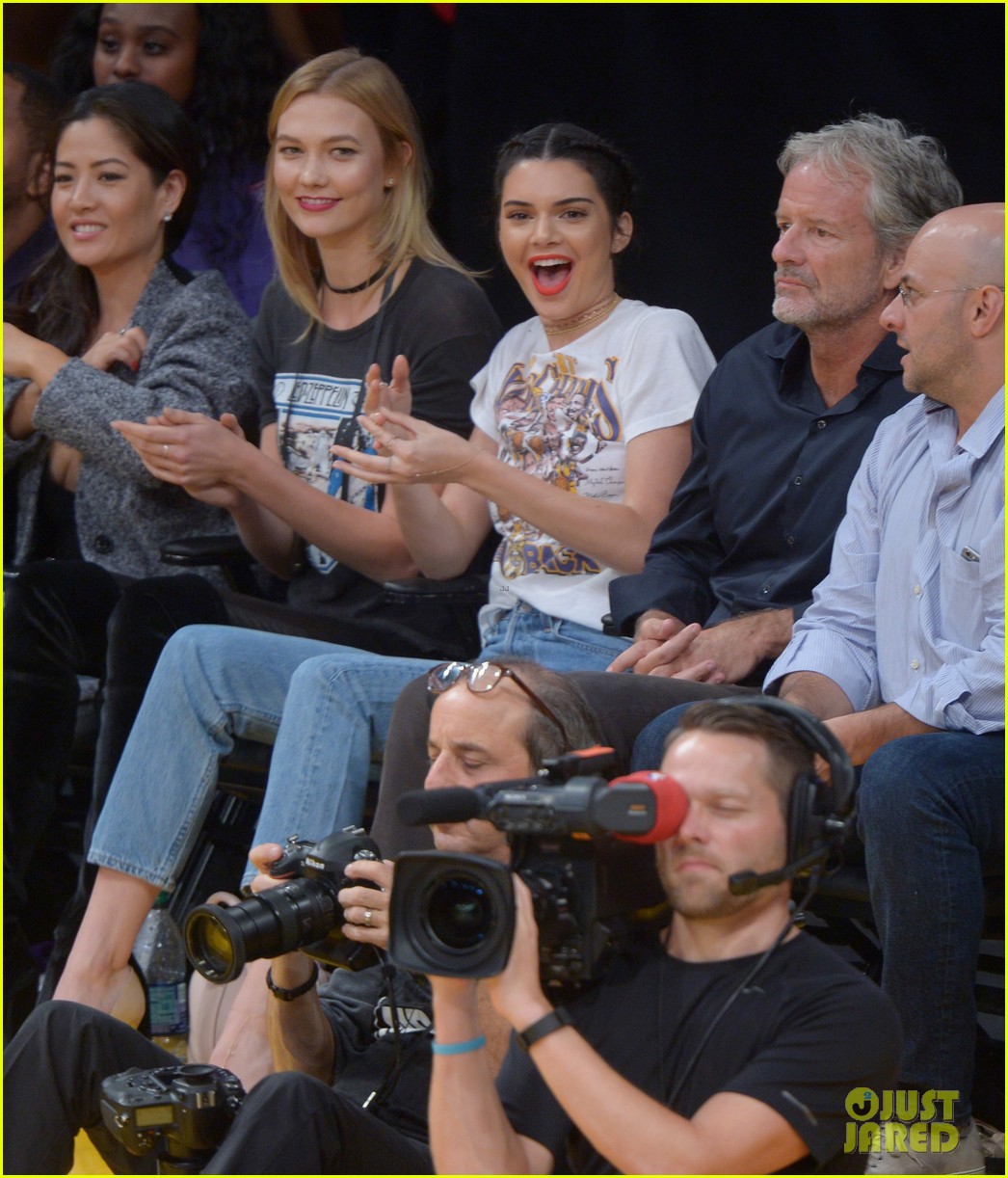 kendall jenner and karlie kloss sit courtside while cheering on lakers jordan clarkson 12