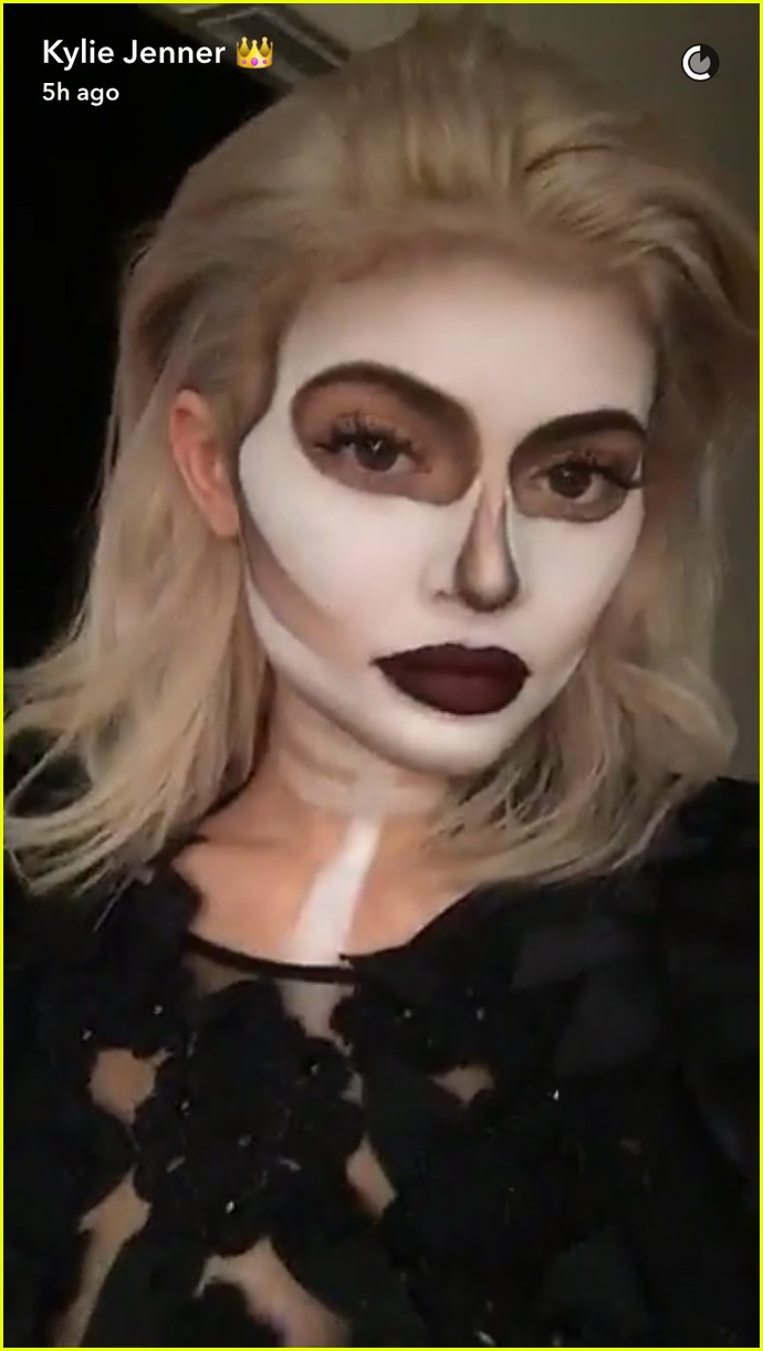 kylie jenner hosts epic halloween dinner with tyga kendall 02