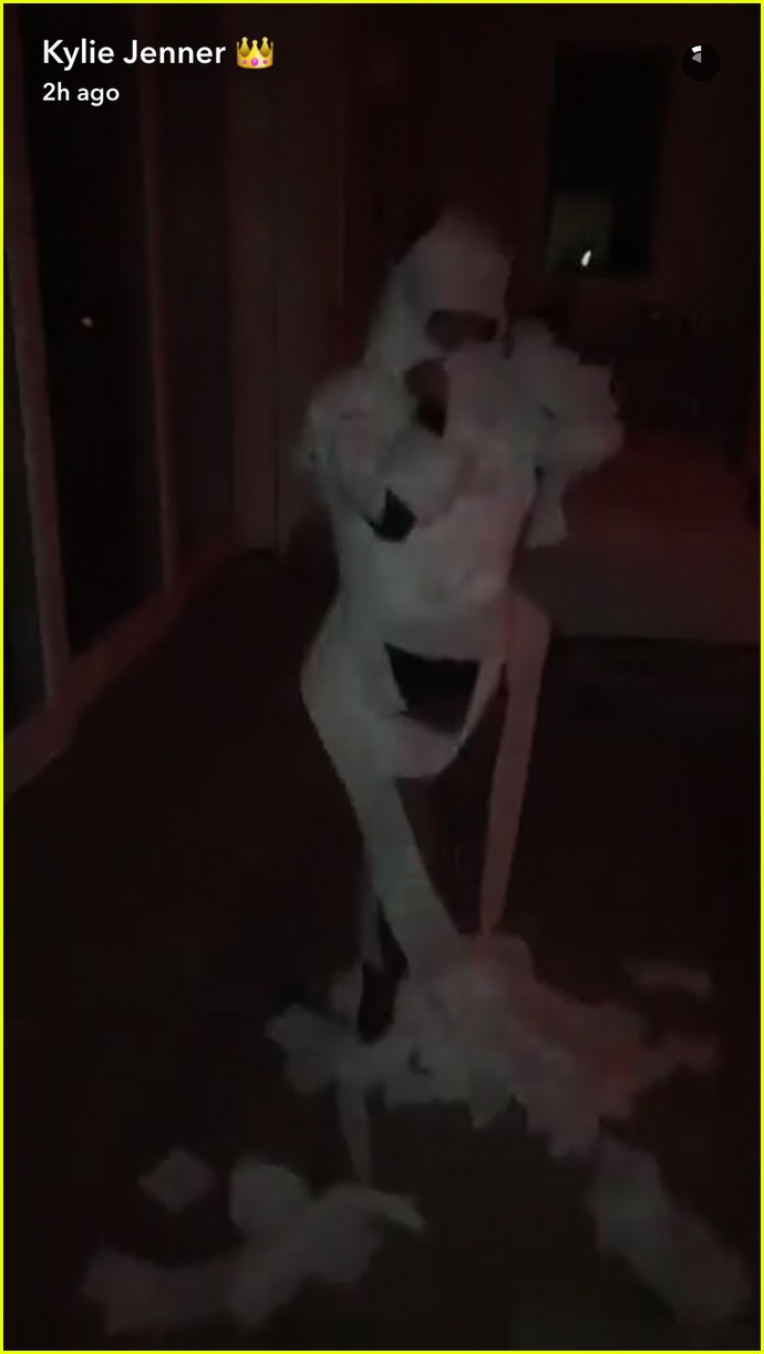 kylie jenner hosts epic halloween dinner with tyga kendall 36