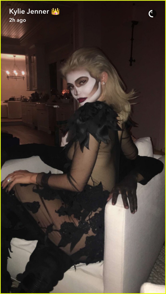 kylie jenner hosts epic halloween dinner with tyga kendall 37