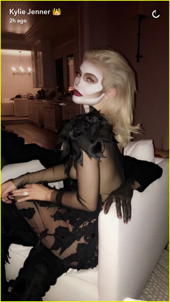 kylie jenner hosts epic halloween dinner with tyga kendall 38