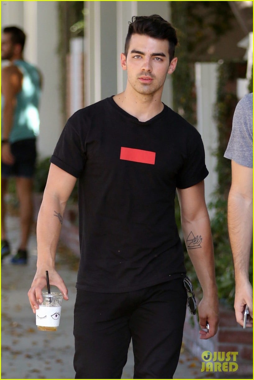 joe jonas used to think music streaming services were scary 06