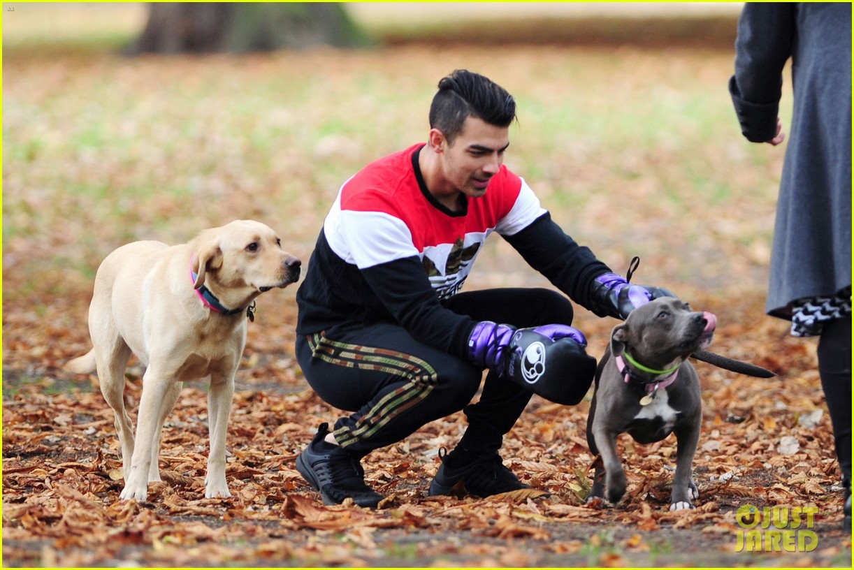 joe jonas welcomes brother kevins new baby into the world 02