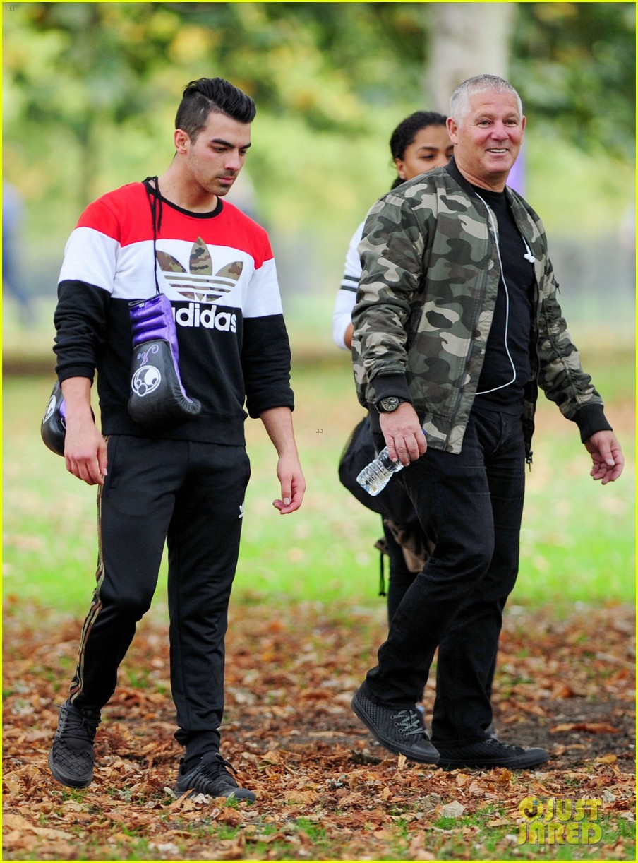 joe jonas welcomes brother kevins new baby into the world 03