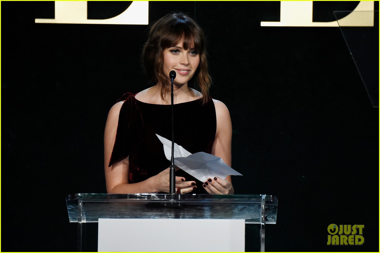 felicity jones and aja naomi king honored at elle women in hollywood awards3 03