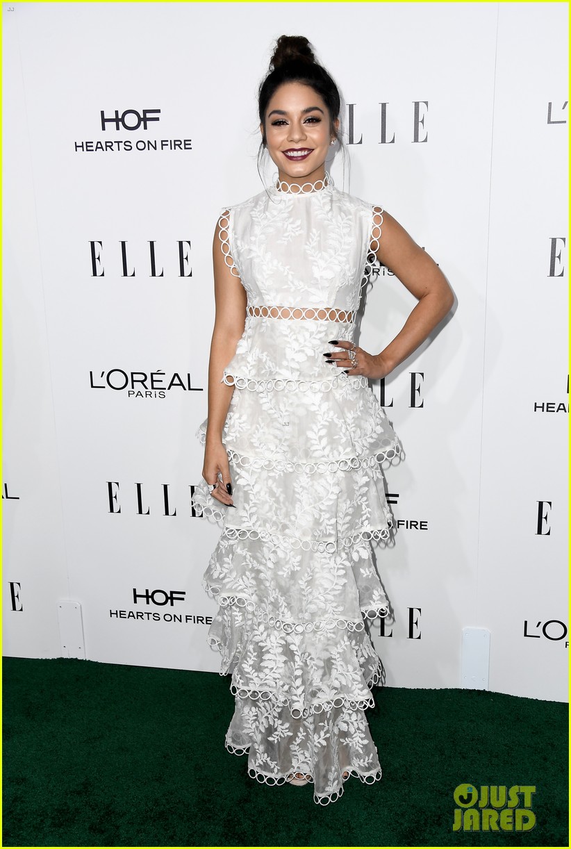 felicity jones and aja naomi king honored at elle women in hollywood awards3 04