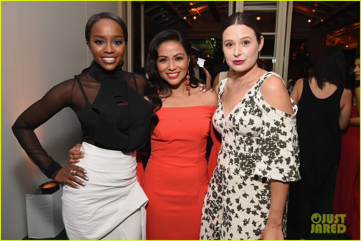felicity jones and aja naomi king honored at elle women in hollywood awards3 05