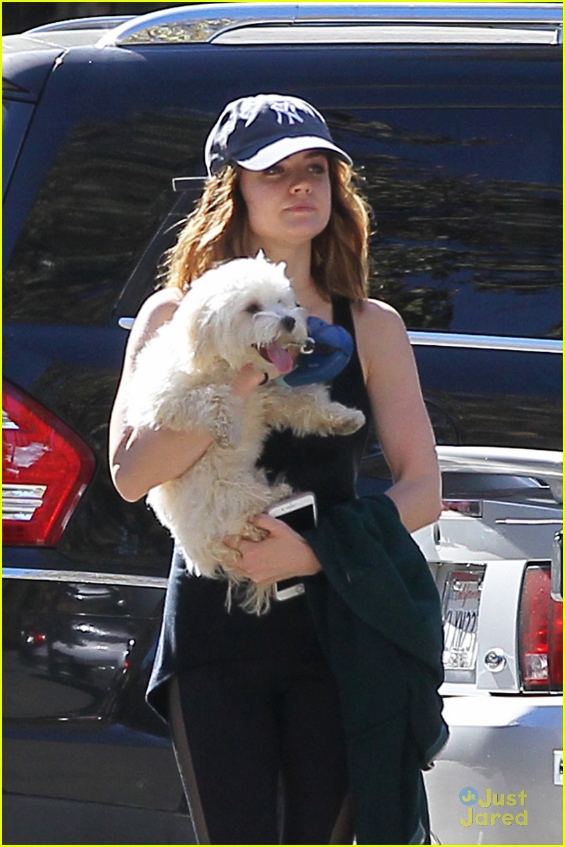 lucy hale ashley benson out before filming pll finale 01