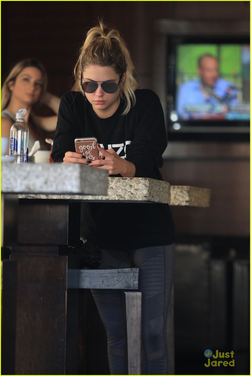 lucy hale ashley benson out before filming pll finale 09