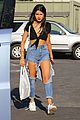 madison beer factice magazine ripped jeans outing 05