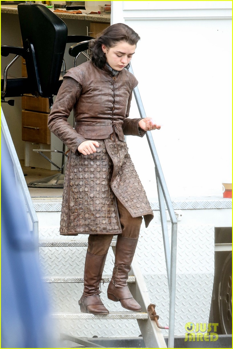 maisie williams gets ready for combat on set of game of thrones 05