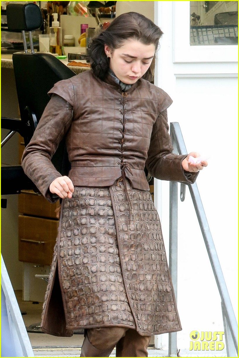maisie williams gets ready for combat on set of game of thrones 06